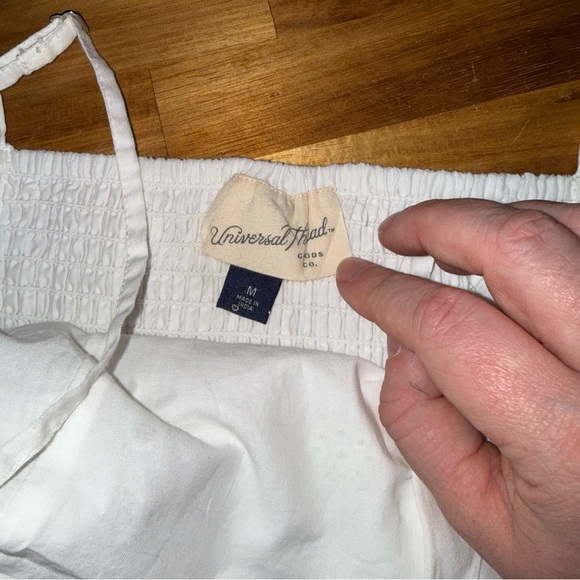 Universal Thread White Embroidered Beachy Vacatsion Cropped Too Size Medium - Picture 3 of 3